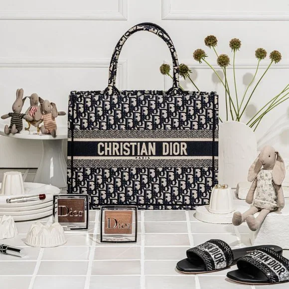 99% NEW BOOKTOTE, DIOR MEDIUM SIZE PICTURE UPDATED - Picture 4 of 9